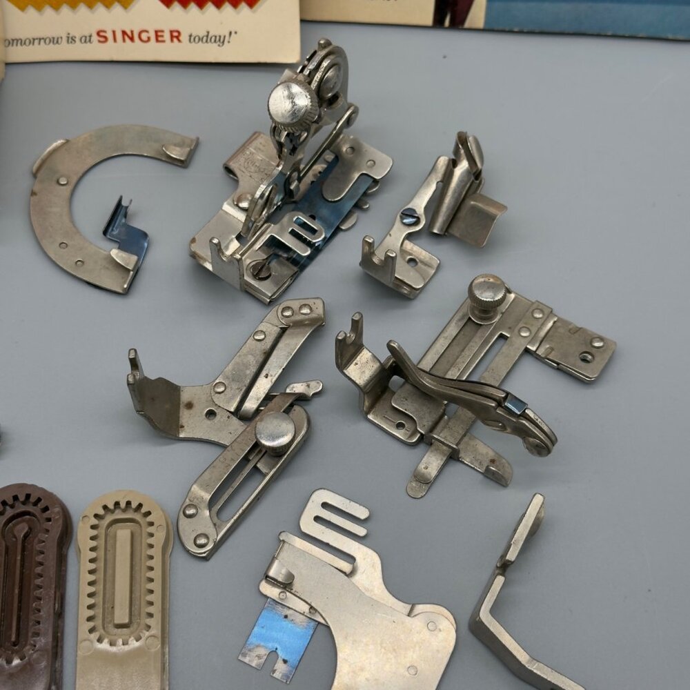 Singer Vintage Professional Buttonholer SIMS 4642 38116 Extra Attachments - Picture 4 of 16